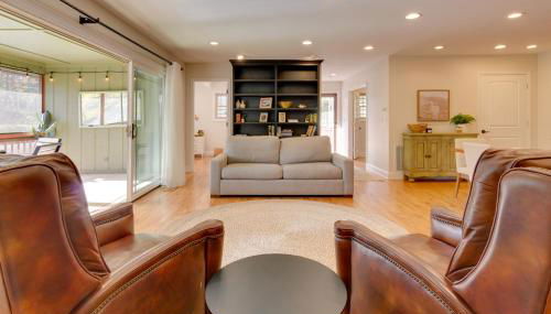 Lakefront Zirconia Home with Boathouse and Dock! - Foto 5