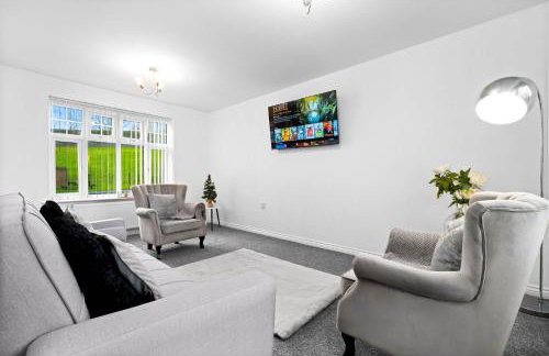 Harmony House 3 Bedroom New Build for Families, Contractors, Black Country Museum Sleeps 6 - Foto 1