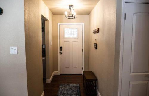 Pool! Quite, Private, remodeled home on the hill - Foto 15