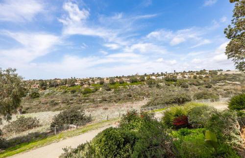 Spacious Luxury home in Gated Community with Resort Pool & Scenic Views - Photo 25