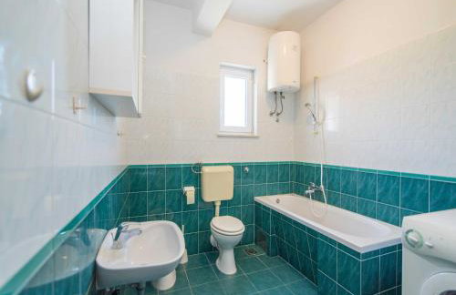 Comfortable Kastel Stafilic Apartment with Balcony - Two Bedroom Apartment with Balcony and Sea View - Foto 24