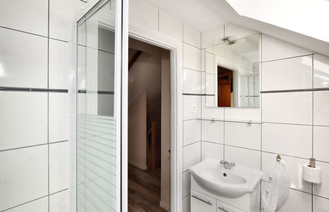 Fine Group House With Sauna Garden - Photo 20