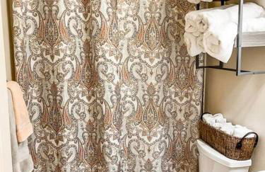 Pet Friendly Tranquil Cottage with Fire-Pit & Hot Tub Minutes to BEACHES - Foto 16