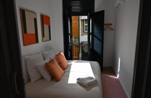 Downtown Lovely - Photo 3