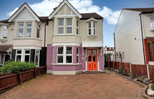 Spacious 4-Bedroom Home Near Station Seafront - Pass the Keys - Foto 4
