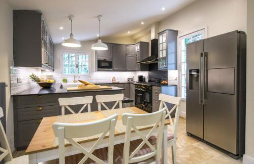 Spacious villa in Tourrettes-sur-Loup with Private Lake access Sleep 16 - Foto 20