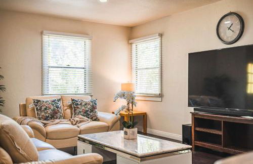 Spacious Retreat w Large Kitchen & Outdoor Patio - Photo 122