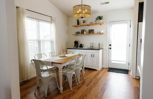 "The Dawning House" - Peaceful Modern Stay w/ Yard - Foto 17