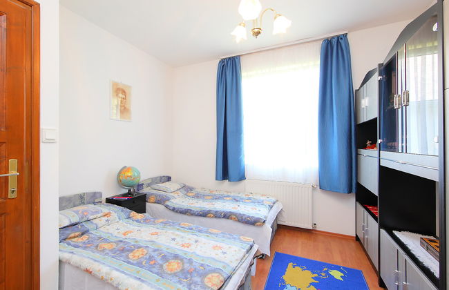 7 bedroom House in Balatonszárszó with garden and terrace - Photo 8