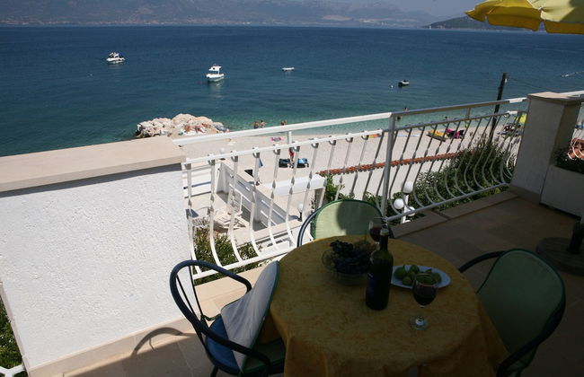 Sea front stone house - Photo 65