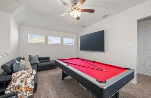 Luxurious 4-Bed Home with Pool Table & Nearby Pool - Foto 34