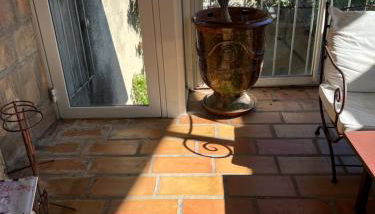 La maison sur la place dans Aigues Mortes - Foto 3