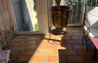 La maison sur la place dans Aigues Mortes - Foto 3