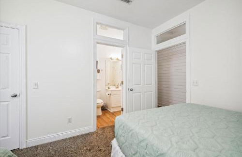 Just Beachy - 5 Bedroom Beach Front Home! Sleeps 20 Home by RedAwning - Foto 35