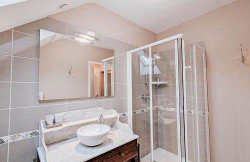 Gîte unique dans propriété historique avec musée, proche Châteauroux, 4 chambres, cheminée, fibre, parking. - FR-1-591-49 - Foto 19