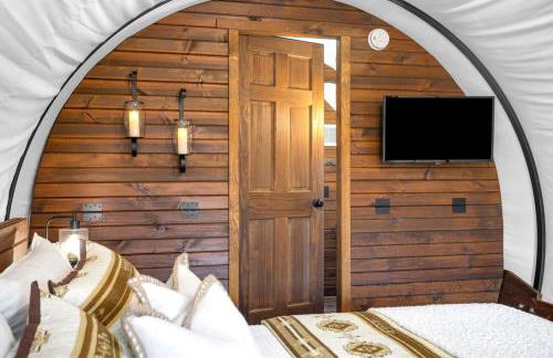 Secluded Luxury Wagon with Pond, King Bed, Full Bath, Patio - Foto 8