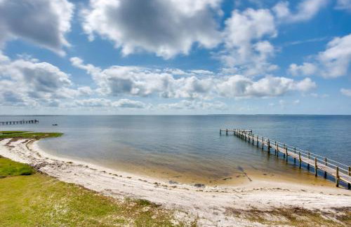 Beachfront Cottage with Dock on Florida Gulf Coast - Foto 7