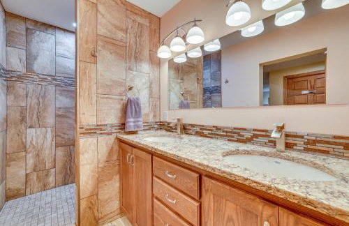 Gorgeous Lake Arbutus Getaway with Dock and Boat House - Foto 17