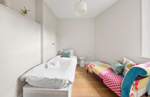 Central Kings Cross modern house with free parking - Foto 3