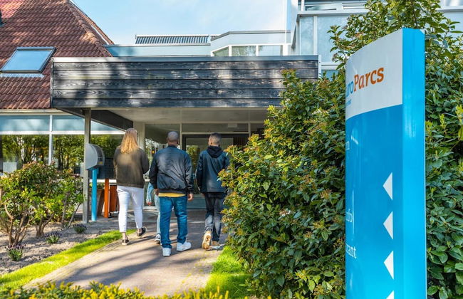 Modern Chalet With a Fireplace in a Holiday Park - Foto 45