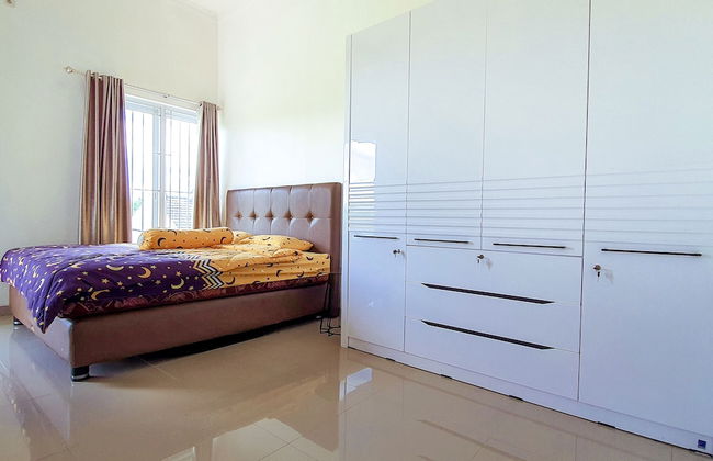 Villa Mangli Monochrome Syariah by eCommerceloka - Photo 8