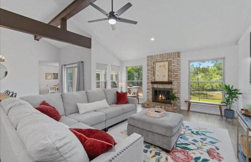 Creekview Cottage- Events, Hot Tub, Gameroom - Foto 1