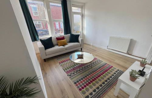 Levenshulme House - 2 Bedroom - Sleeps 6 - Free Parking & WiFi - Foto 14