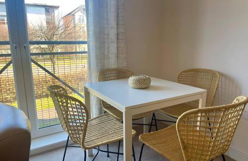 Pass the Keys Next to Braehead - Free Parking - Foto 4