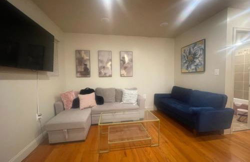 Chic 5BR 2BA apartment in DC - Photo 4