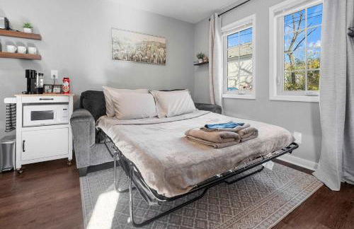 5 Min to Downtown - 7 to Duke - Washer and Dryer - Photo 11