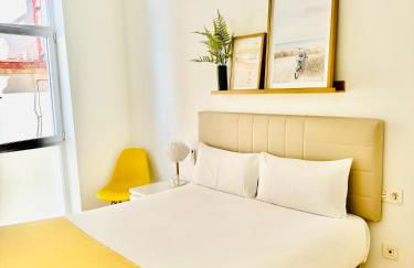 LUMINOSO APARTAMENTO en el centro de Cádiz - Foto 1