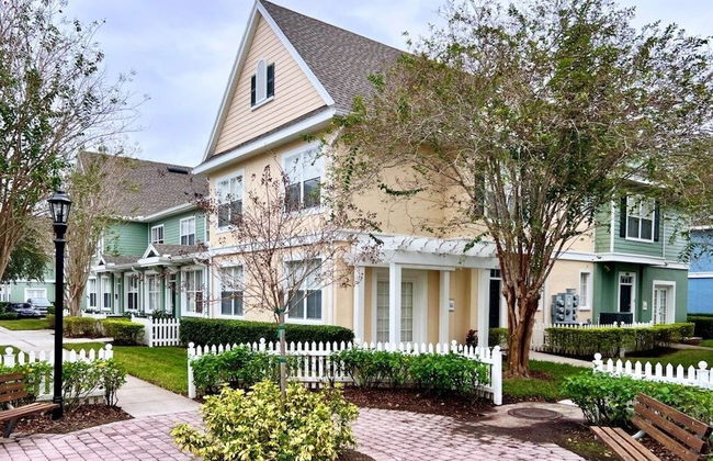 Lovely Family Townhome In Great Location-2200scd 4 Bedroom Townhouse by RedAwning - Photo 1