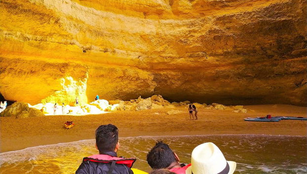 Alla scoperta della grotta di Benagil