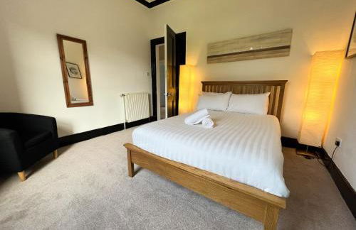 A Spacious Flat with Character - Private Car Space - Foto 31