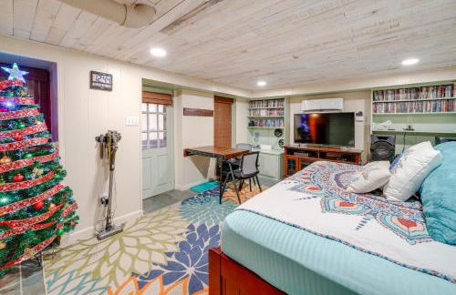 Beckley Studio with Private Hot Tub and Home Gym! - Foto 7