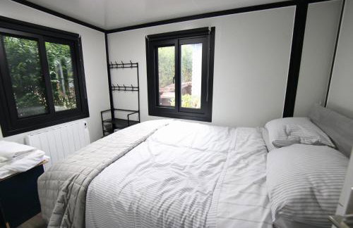 Sunset Retreat Cabin, Private Hot Tub with Mini Cinema Projector & Garden views - Foto 72