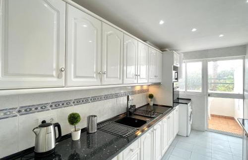 Beach Retreat 2 BR Apartment - Photo 7