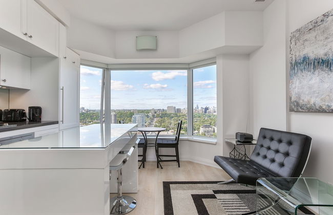 QuickStay - Chic in Yorkville (Yonge & Bloor) - Photo 8