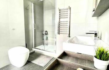 A unique and spacious river front property - Foto 43