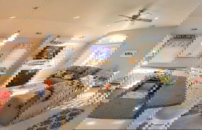 Waves 'n Wooder by Avantstay Swimspa + Game Room, Walk to Beach - Foto 24