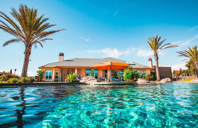 Mermaid by Avantstay Private Estate w/ Pool, Volleyball & Arcade! - Photo 18