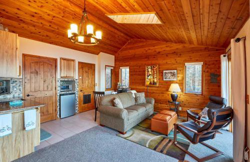 Cozy Schroeder Studio with Deck on Lake Superior - Foto 8