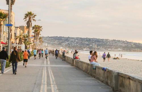 Charming Mid-Century Craftsman, Hot Tub with Serene Yard - Foto 7