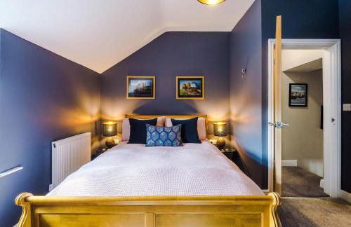 Castle Views cottage in historic village & woodfired hot tub - Photo 18