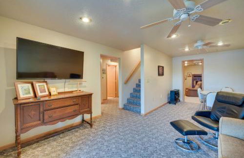 Lakefront Birchwood House with Deck and Fire Pit! - Foto 17