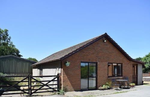 Greenmeadow Bungalow - Photo 1