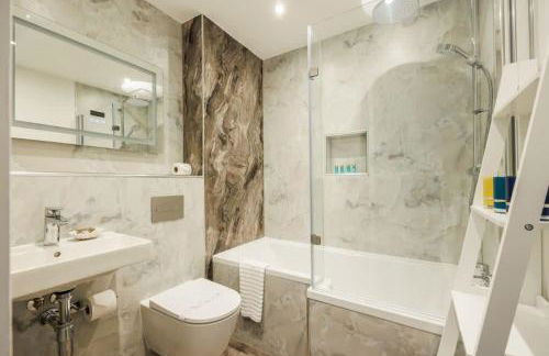 Spinnaker House-with Tesla Electric Charging Point - Photo 25