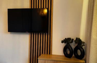 Family & Business Apartments PREMIUM No1 - 1 Bedroom with Private Jacuzzi, Balcony, Parking - Photo 30