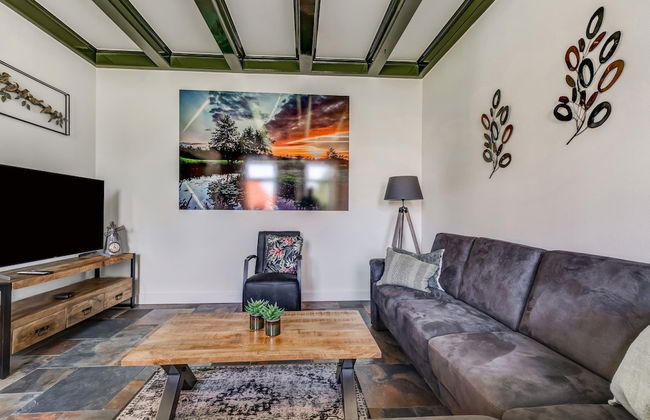 Stylish Farmhouse With Spa Tub - Foto 18