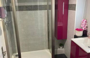 La Clef du Bonheur - 8 Min de Disney Jardin & Garage privatif - Foto 29